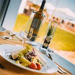 Hotel Yacht Wellness & Business 4*