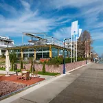 Hotel Yacht Wellness & Business 4*