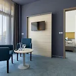 Hotel Yacht Wellness & Business 4*