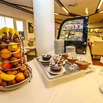 Hotel Yacht Wellness & Business 4*