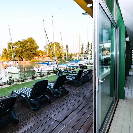 Szálloda Yacht Wellness & Business 4*