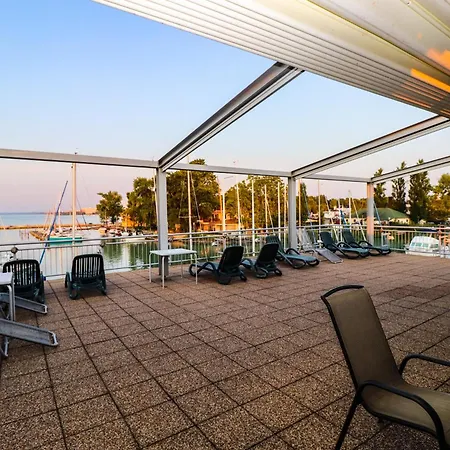 Szálloda Yacht Wellness & Business 4*