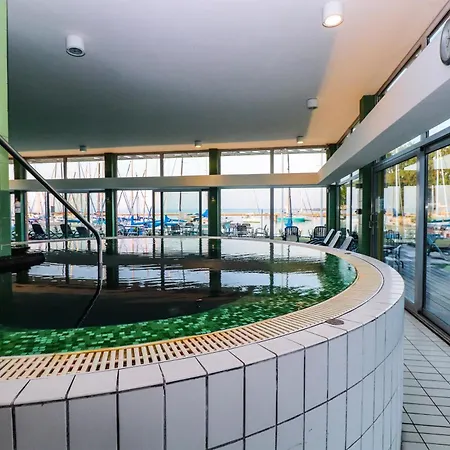Szálloda Yacht Wellness & Business 4*