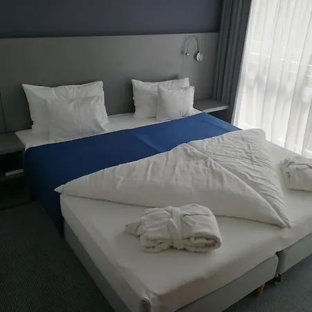 Yacht Wellness & Business Szálloda Siófok