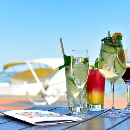 Yacht Wellness & Business Отель