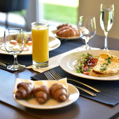 Hotel Yacht Wellness & Business 4*