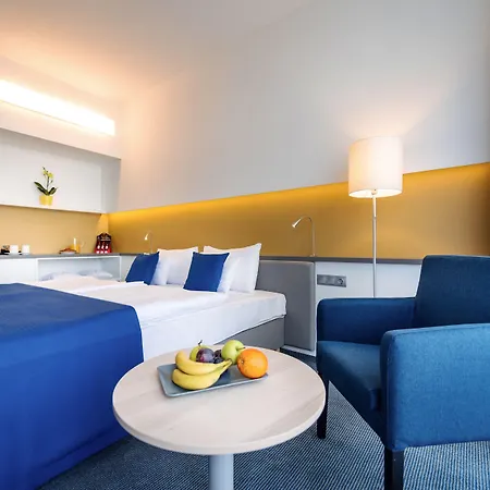 Yacht Wellness & Business Otel 4*