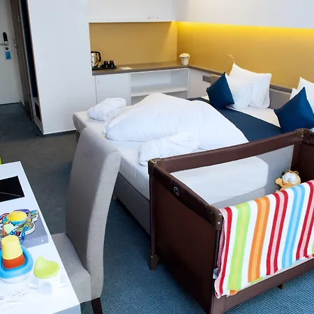 Hotel Yacht Wellness & Business 4*
