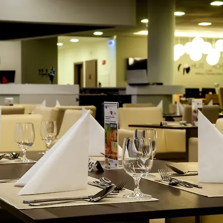 Yacht Wellness & Business Hotel