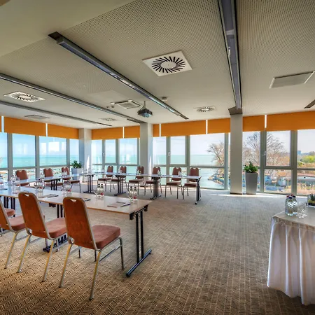 Hotel Yacht Wellness & Business 4*