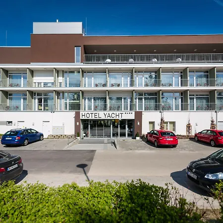 Yacht Wellness & Business Hotel 4*