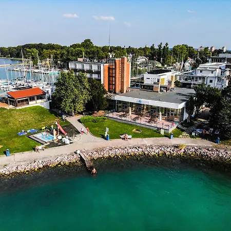 Yacht Wellness & Business Hotel