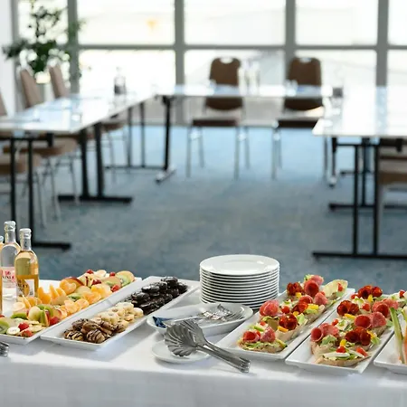 Yacht Wellness & Business Hotel 4*