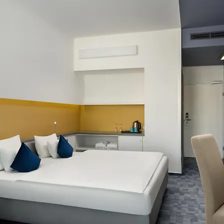 Yacht Wellness & Business Hotel