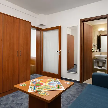Yacht Wellness & Business Hotel