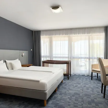 Yacht Wellness & Business Hotel 4*