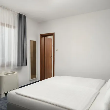 Yacht Wellness & Business Hotel Siofok