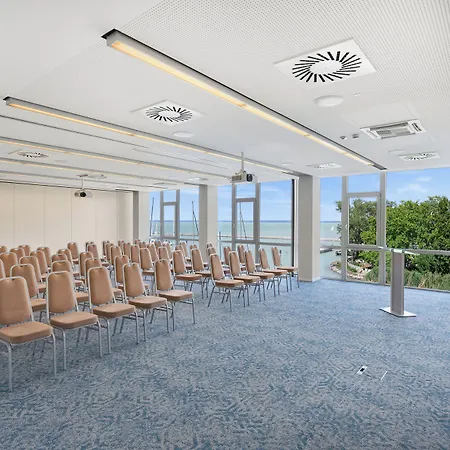 Yacht Wellness & Business Hotel