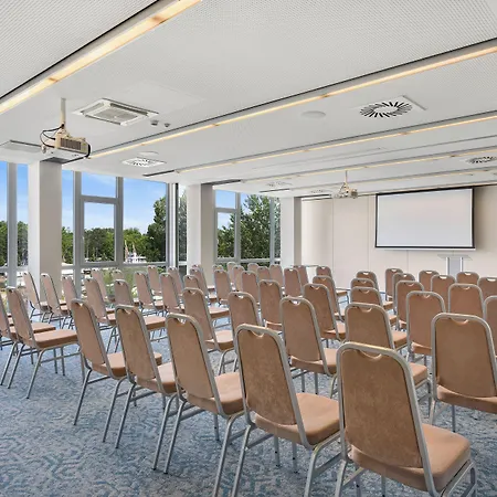 Yacht Wellness & Business Hotel Siófok