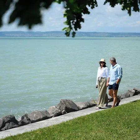 Yacht Wellness & Business 4* Siófok