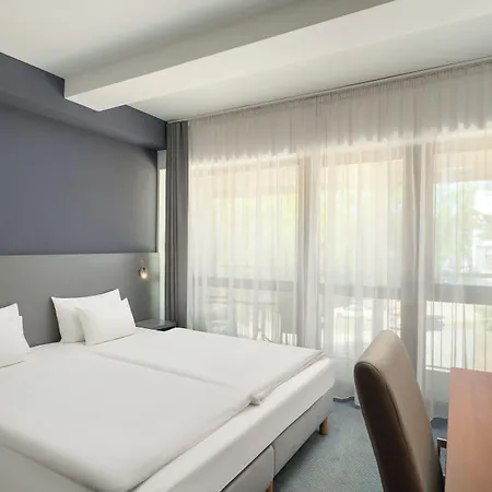 Yacht Wellness & Business Hotel