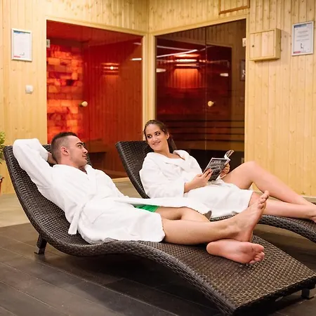 Yacht Wellness & Business Szálloda