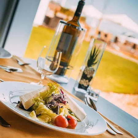 Yacht Wellness & Business Hotel 4*