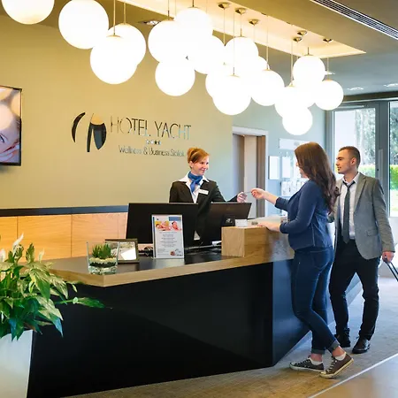 Szálloda Yacht Wellness & Business