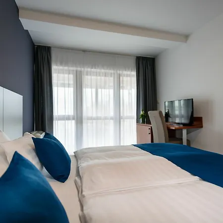 Yacht Wellness & Business Szálloda
