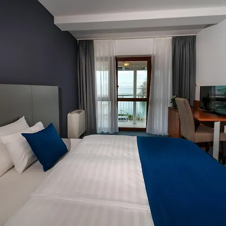 Yacht Wellness & Business Szálloda Siófok