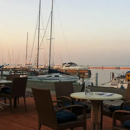 Szálloda Yacht Wellness & Business