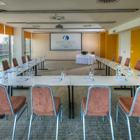 Yacht Wellness & Business Szálloda