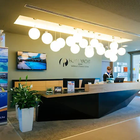 Szálloda Yacht Wellness & Business