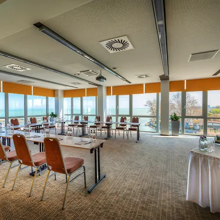 Yacht Wellness&business Hotel Siófok