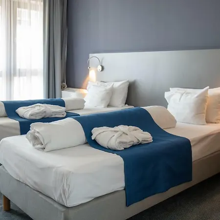 Yacht Wellness & Business Szálloda 4*