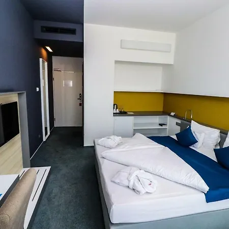 Szálloda Yacht Wellness & Business Siófok