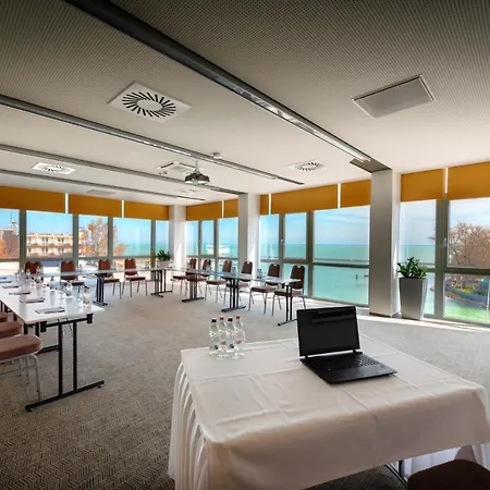 Szálloda Yacht Wellness & Business