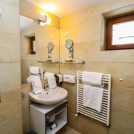 Yacht Wellness & Business Hotel 4*