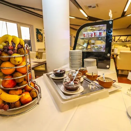 Ξενοδοχείο Yacht Wellness & Business 4*