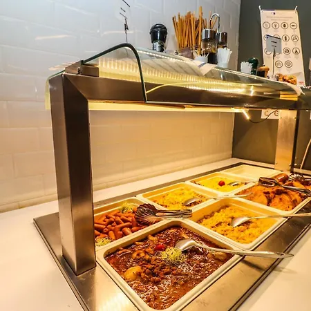 Yacht Wellness & Business Hotel 4*