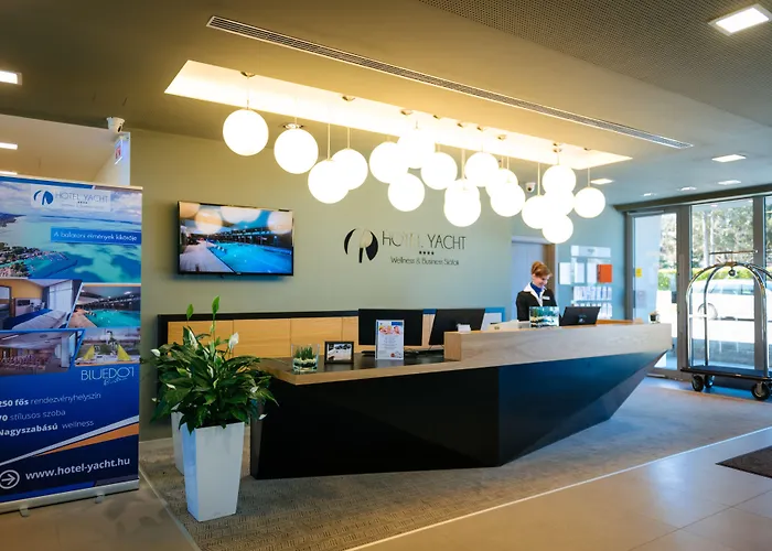 Szálloda Yacht Wellness & Business