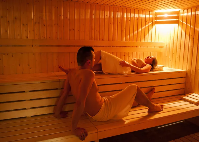 Szálloda Yacht Wellness & Business 4*