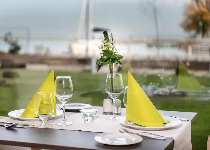 Yacht Wellness & Business Szálloda Siófok