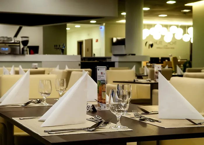 Yacht Wellness & Business Hotel