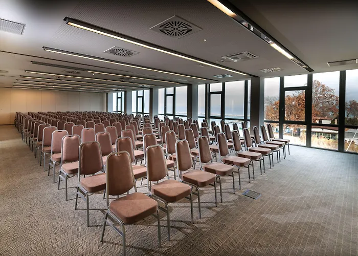 Yacht Wellness & Business 4* Siófok