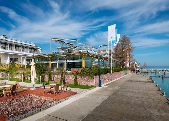 Szálloda Yacht Wellness & Business 4*