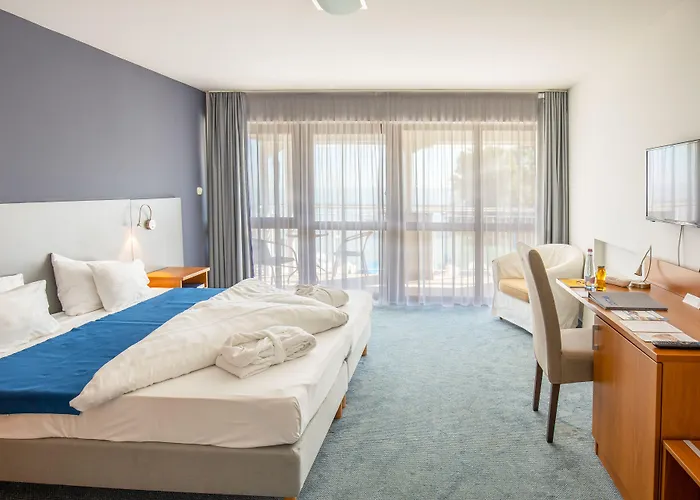 Yacht Wellness & Business Hotel 4*