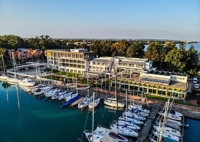 Yacht Wellness & Business 4* Siófok